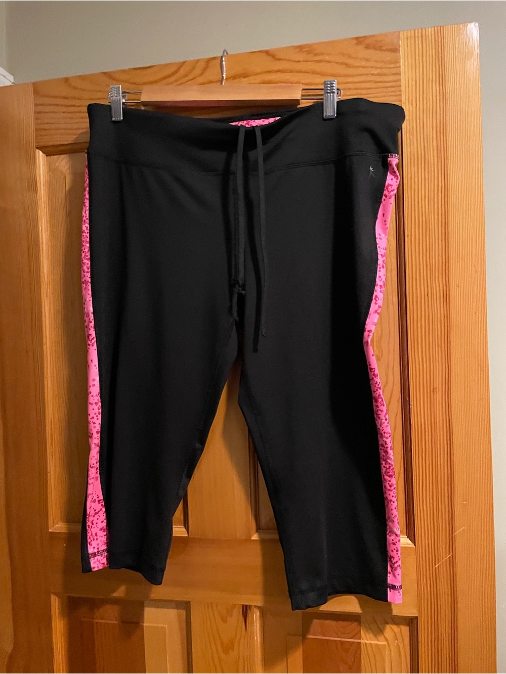 Danskin Black Capri Leggings with Pink Side Panels